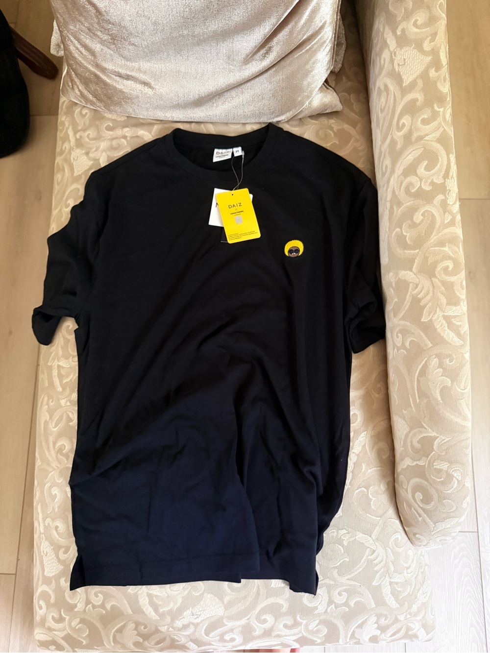 Men's Black Short-Sleeve Graphic Crewneck T-Shirt